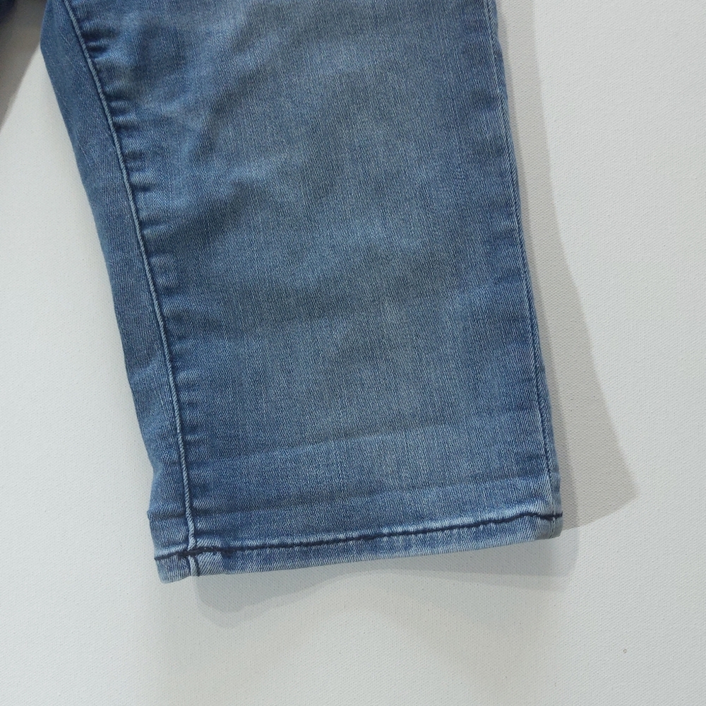 True Religion Jean Shorts Womens Size 27 Riley Knee Length Blue Denim Jorts - Picture 7 of 7